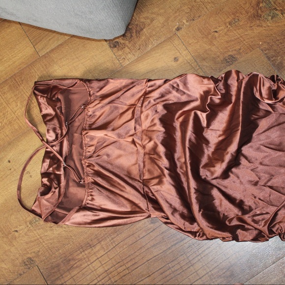 satin drawstring crisscross back dress - Picture 6 of 8